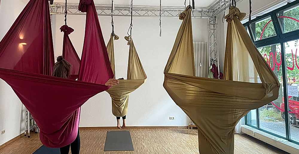 Yoga im Tuch: Freiheit und Flexibilität mit Aerial Yoga
