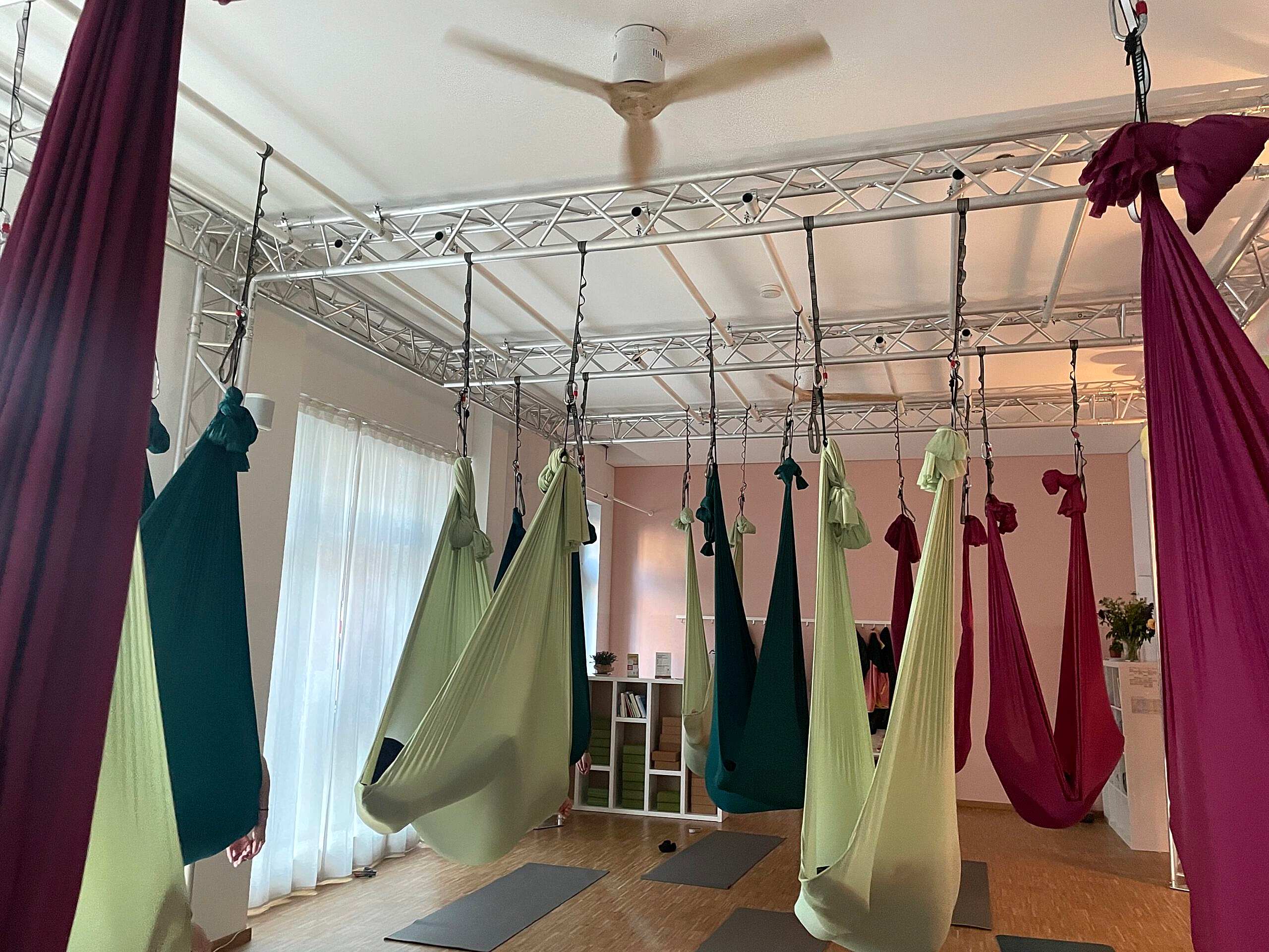 Aerial Yoga Relax Aerial Yoga Relax